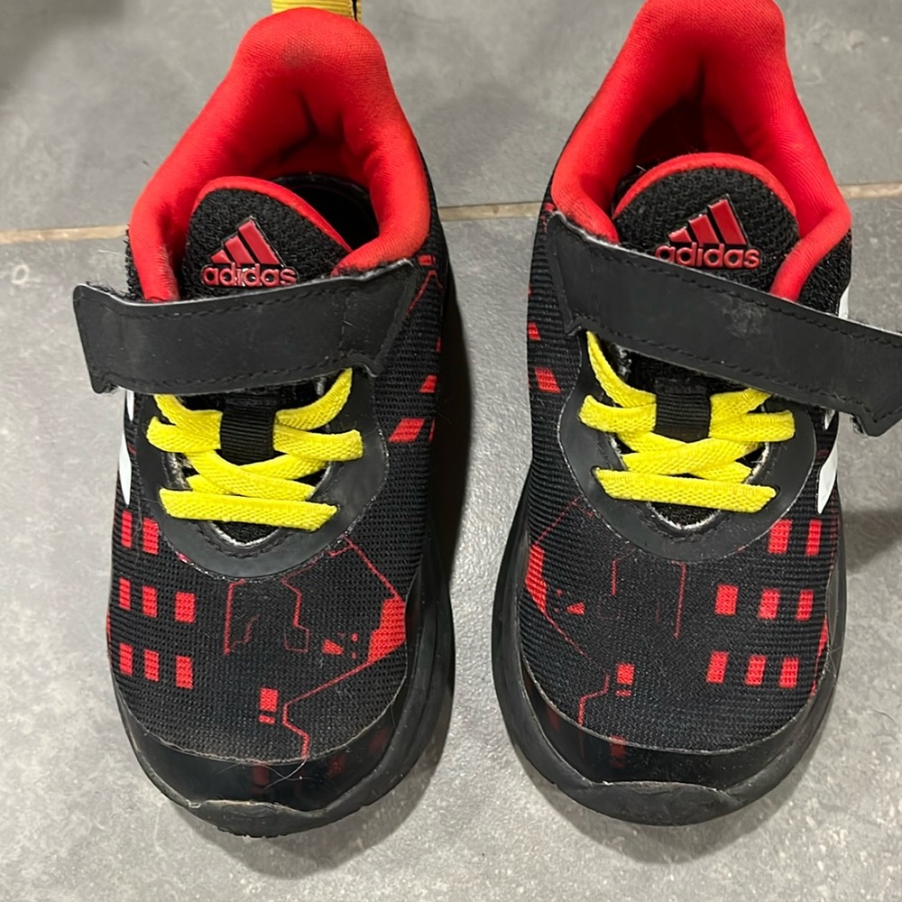 Size 6 baby/toddler Adidas boy shoes like new (used once or twice?) marvel